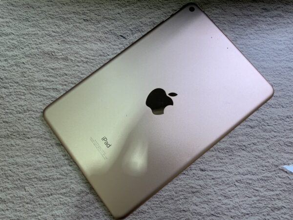 本日はiPad mini5（アイパッド）のバッテリー交換修理をさせて頂きました！！